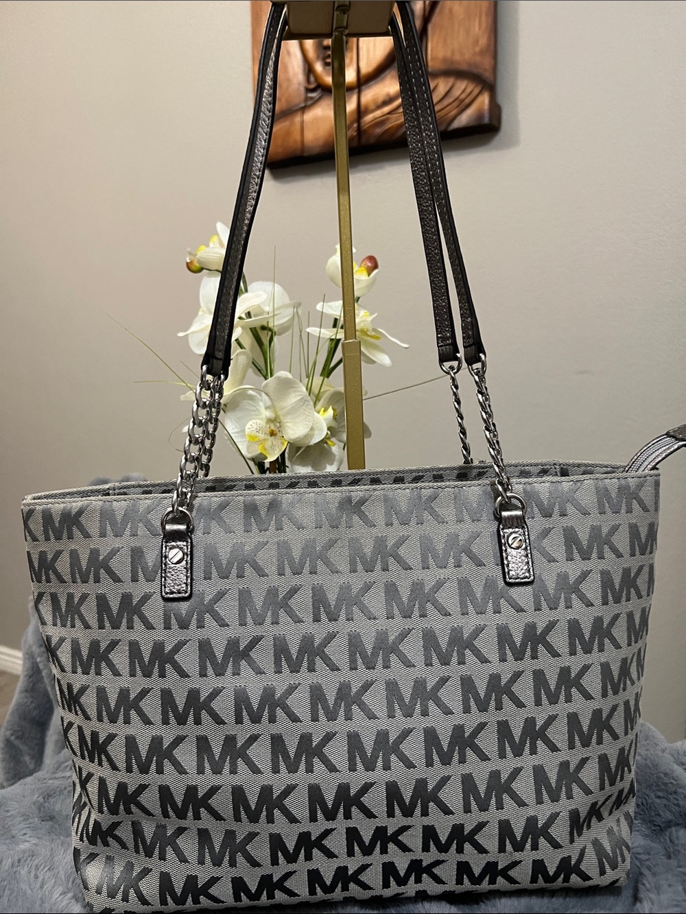 Michael Kors Gray Jet Set Monogram Tote with Metallic Strap GUC retail $228